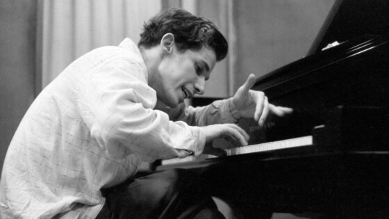 Glenn Gould in unverwechselbarer Pose. © Sony Music Entertainment, Fred Plaut